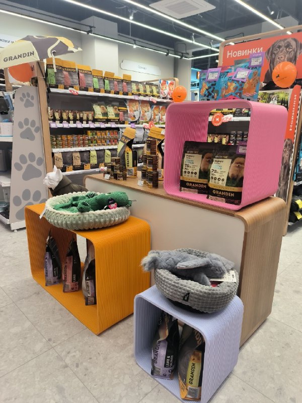 3D-printed retail shelving in a Four Paws store